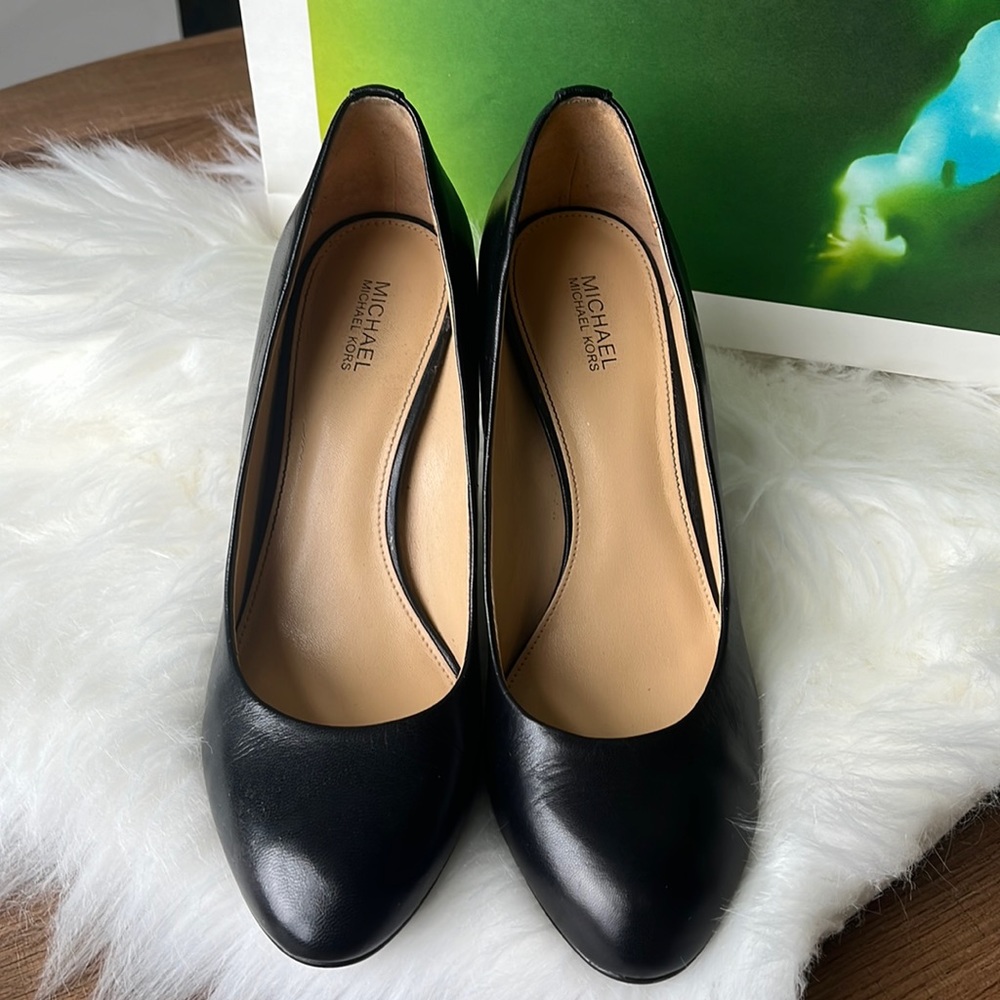 AUTHENTIC MICHAEL KORS PATENT LEATHER HEELS